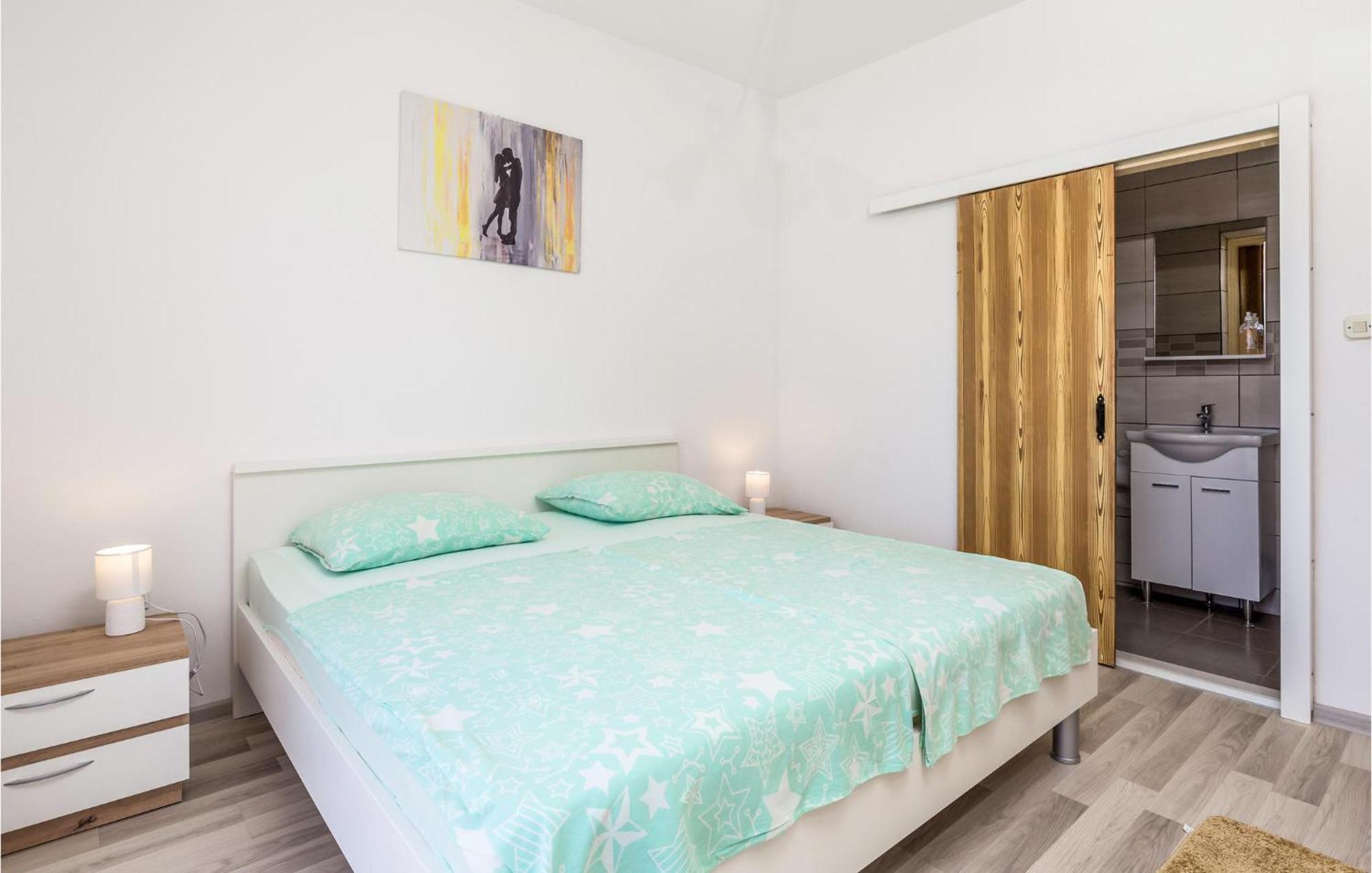 1 Bedroom Amazing Apartment In Kampor المظهر الخارجي الصورة